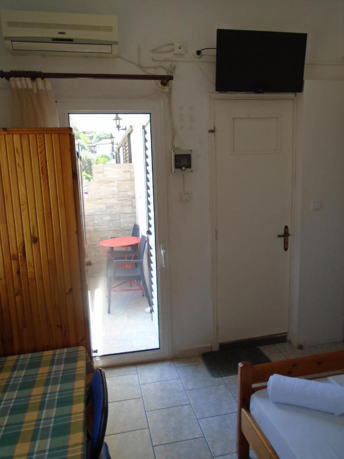 Orfeas Rooms Василики Екстериор снимка