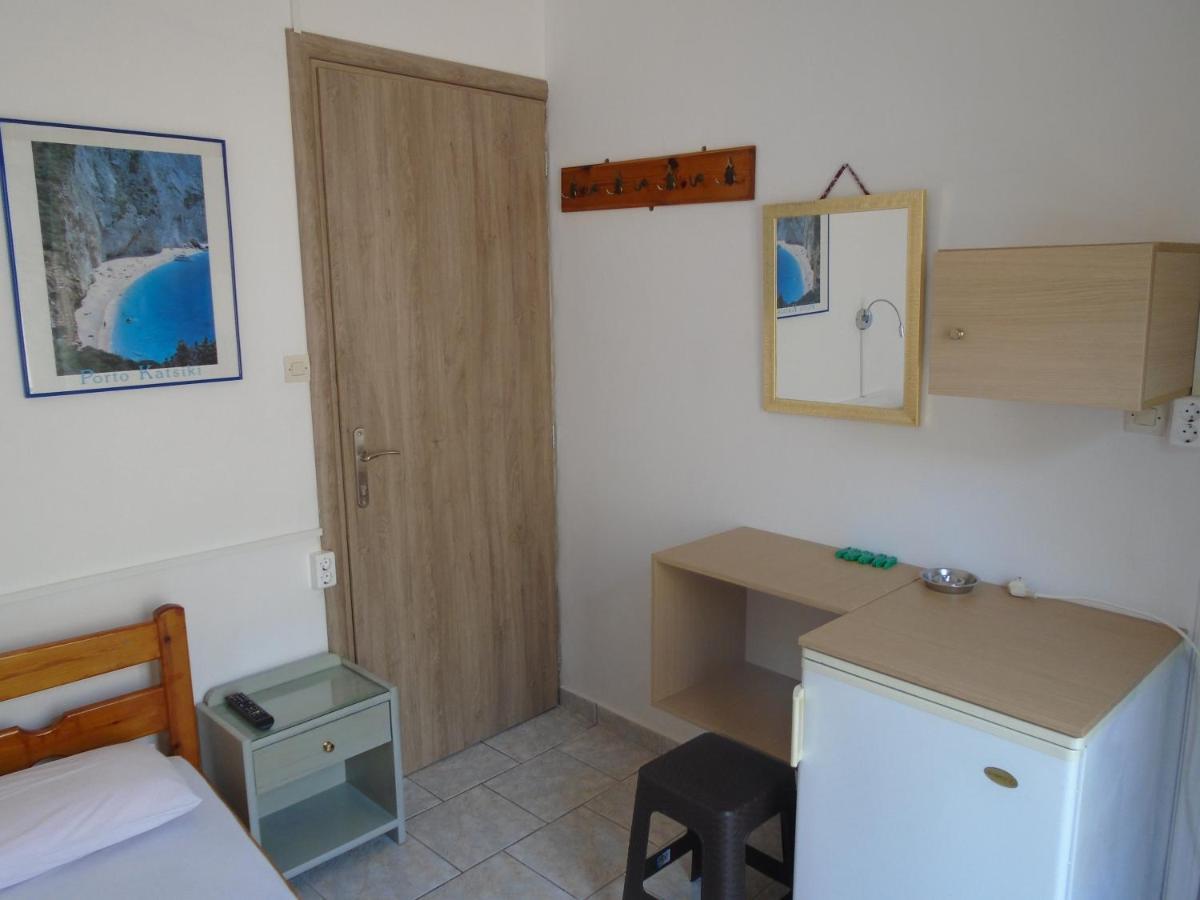 Orfeas Rooms Василики Екстериор снимка