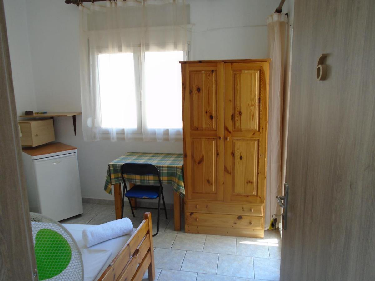 Orfeas Rooms Василики Екстериор снимка